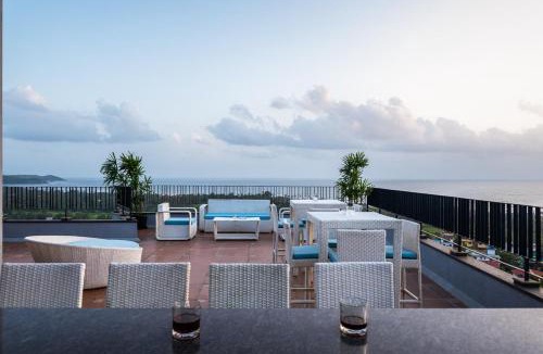 Morjim Villa | 180 Degree Sea view Infinity Pool Sea View Morjim