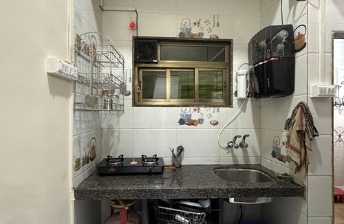 Versova House | 1BHK-Entire Home Near Kokilaben Dhirubhai Ambani Hospital Andheri W