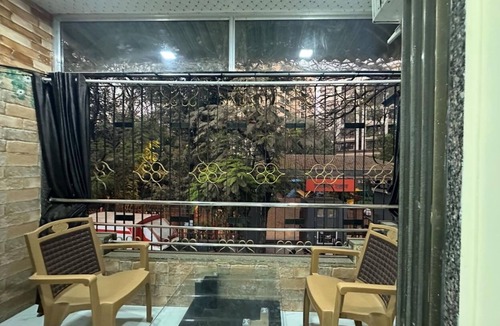 Versova House | 1BHK-Entire Home Near Kokilaben Dhirubhai Ambani Hospital Andheri W