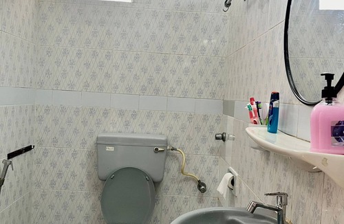 Gauravaddo House | 1bhk flat with pool view 5 mins walk to Candolim beach in a prime location.