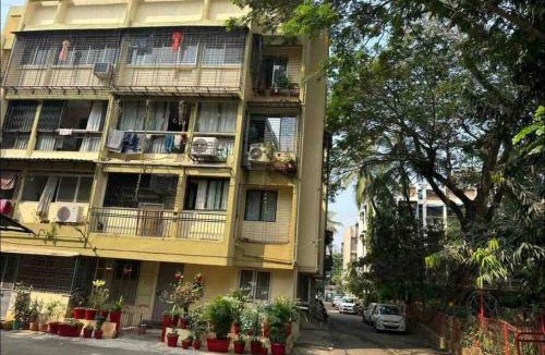 Indira Nagar Apartment | 1BHK garden facing home