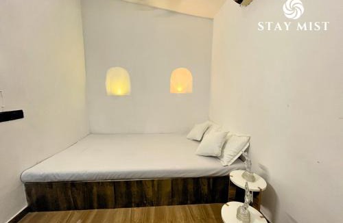 Chendhare Bed & Breakfast | 1BHK Greek Styled Apartment