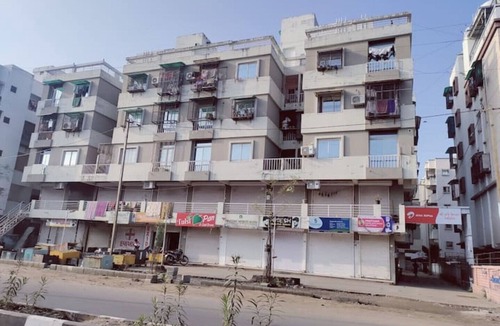 Vadodara Apartment | 1BHK Kitchen,R O Water,AC,Geyser,Fridge,TV,W.M/C