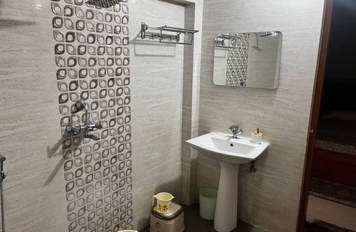 Varanasi Apartment | 1BHK luxurious apartment with AC in Varanasi - Perfect for a getaway