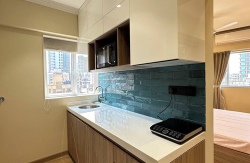Khar Apartment | 1BHK Oasissta : Centrally Located with All Essentials 5 mins from Bandra