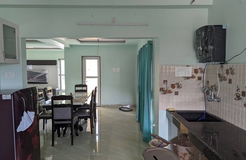 Visakhapatnam Apartment | 1st floor 3-bedroom beachfront apartment in Visakhapatnam with AC, WiFi