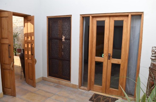 Amar Sagar Pol Hotel | 1st Gate Home- Fusion
