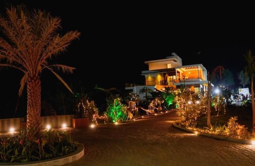 Narasapura Villa | 2.5 acres,5 luxury rooms,master suite with bathtub,pool,kids area ,Lawn.