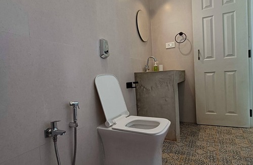 Sernabatim Bed & Breakfast | 2 bed Apartment in a villa a walk to the beaches.