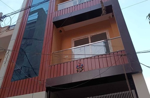 Varanasi House | 2 bedroom set with 5 seater sofa in living room, WIFI, AC in Varanasi city.