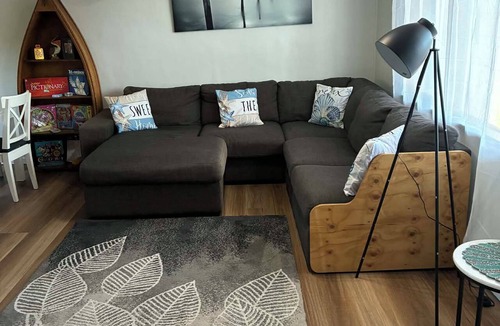 Kingscote Apartment | 2-bedroom studio in the heart of Kingscote