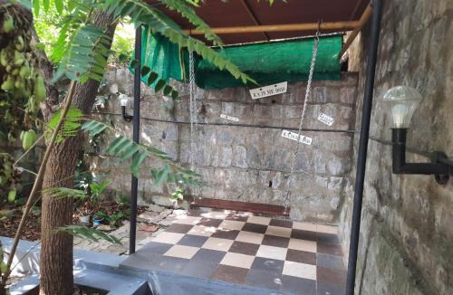 Adyar House | 2 BHK house, on premise parking, upto 10 guests