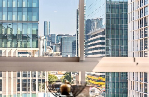 Fortitude Valley Apartment | 2 Kings + 2 Baths near James Street | Rooftop Pool & Skyline Terrace | Parking
