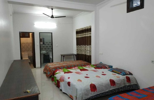 Dehradun Hostel | 2 PALMS GIRLS PG NEAR MAHENT INDRESH HOSPITAL