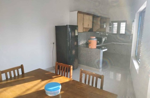 Dehradun Hostel | 2 PALMS GIRLS PG NEAR MAHENT INDRESH HOSPITAL