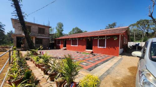 Harigar House | 20 mins from yana caves A peaceful farmhouse with greenery and pool