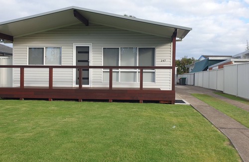 Harrington House | 24/7 a renovated 3 bedroom holiday home facing the peaceful Manning River