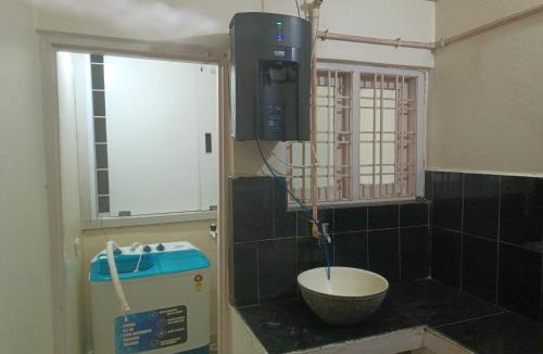 Kukatpalli Apartment | 2BHK AC Hitech City Comfortable Affordable