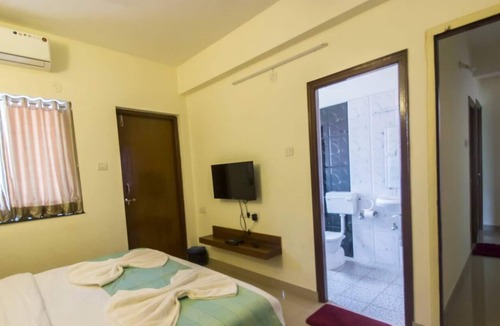 Vagator Villa | 2BHK Apartment with pool near Vagator beach