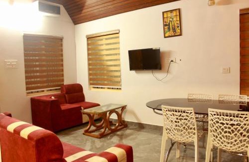 Elappara House | 2BHK Homestay at Vagamon with Pool, Campfire and BBQ- Oakwood Oasis