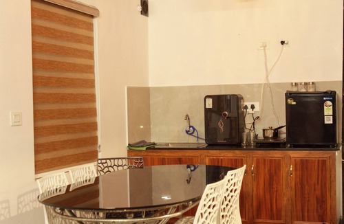 Elappara Villa | 2bhk Homestay With Pool, BBQ and Campfire - Oakwood Oasis