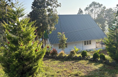 Elappara Villa | 2bhk Homestay With Pool, BBQ and Campfire - Oakwood Oasis