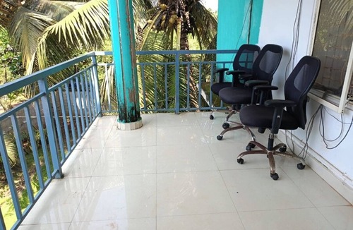 Arambol Apartment | 2bhk walkable to beach with patio@arambol