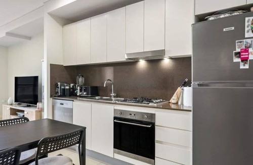 Canterbury Apartment | 2BR APT near Train Station/4ppl/Couple/Business