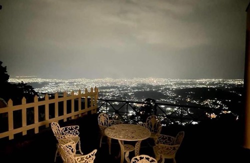 Mussoorie Villa | 2BR Entire Villa On Mountain Cliff