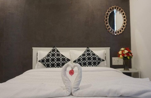 Prabhadevi Apartment | 2BR Sea view service apartment worli By Florastays