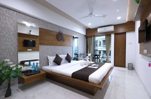 Kala Nagar Hotel | 3 Bedroom Apartment (Gagal Home)