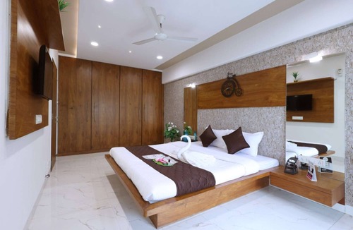 Kala Nagar Hotel | 3 Bedroom Apartment (Gagal Home)