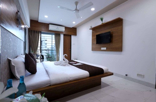 Kala Nagar Hotel | 3 Bedroom Apartment (Gagal Home)