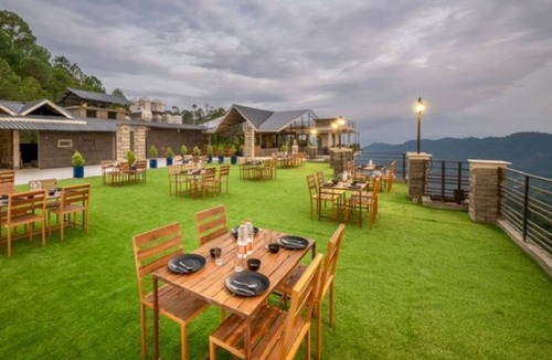 Kasauli Apartment | 3-bedroom apartment in tranquil Dharampur with cool AC breeze in floor 3