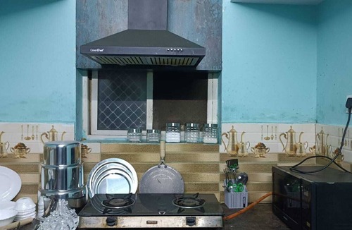 Banjara Hills Apartment | 3-bedroom apartment in charming Hyderabad with WiFi, AC and private parking