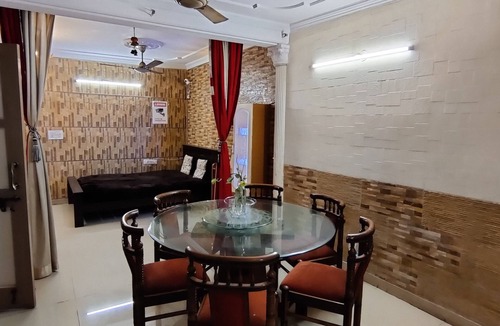 New Delhi Apartment | 3 Bedroom apartment in central Delhi Close to all major attractions