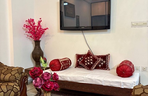 Civil Lines Apartment | 3-bedroom apartment in charming Jaipur with cool AC comfort