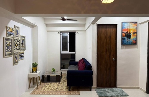 Versova Apartment | 3-bedroom apartment in tranquil Mumbai with AC comfort