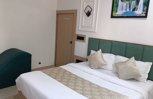 Ahmedabad Apartment | 3-bedroom hotel suites in perfect Ahmedabad with AC comfort