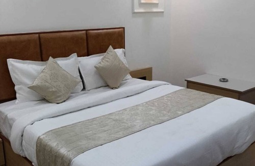 Ahmedabad Apartment | 3-bedroom hotel suites in perfect Ahmedabad with AC comfort