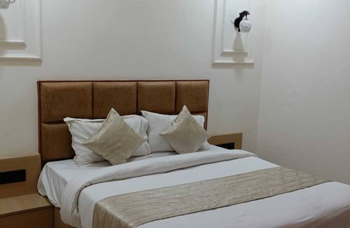 Ahmedabad Apartment | 3-bedroom hotel suites in perfect Ahmedabad with AC comfort