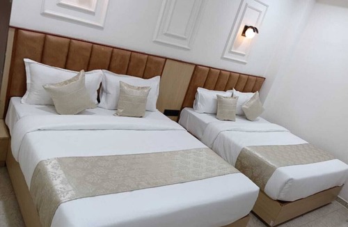 Ahmedabad Apartment | 3-bedroom hotel suites in perfect Ahmedabad with AC comfort