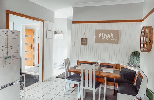 Oak Flats House | 3 Bedroom House - Shellharbour City. 15 minute drive to Jamberoo Action Park
