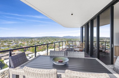 Palm Beach Apartment | 3 Bedroom Luxurious Palm Beach Penthouse!