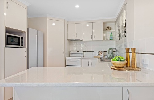 Mooloolaba Villa | 3 Bedroom Mooloolaba Canal property