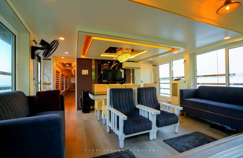 Aryad South Boat Rental | 3 bedroom private semi luxury houseboat with all meals