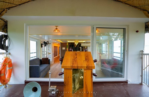 Aryad South Boat Rental | 3 bedroom private semi luxury houseboat with all meals