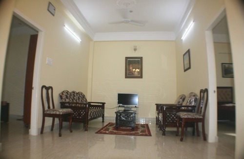 Toli Chowki Apartment | 3 BHK Beautifully Furnished Apartment with Kitchen and attached Bath rooms.