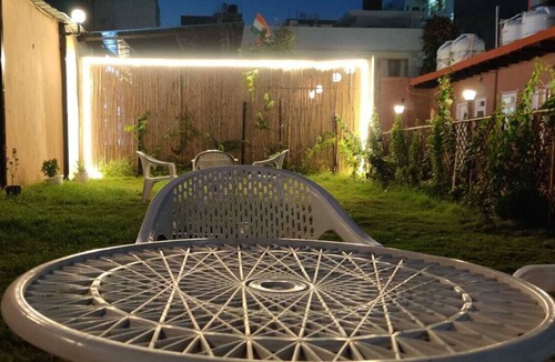 Vasant Kunj House | 3 FOX HOSTEL