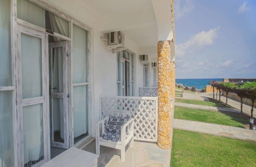 Watamu Cabin | 3 Tranquil Beach Escape, Outdoor Pool, Veranda, Breakfast, Local Attractions